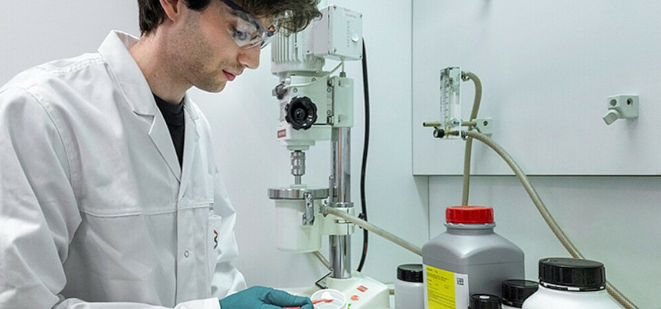 It's all about the right mix. The BAM team is developing special solid electrolytes based on sodium super ionic conductors (NASICON).