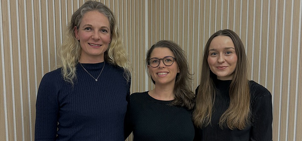 Dr. Alena van Bömmel, most recently a postdoc at the MPIMG, Prof. Dr. Helene Kretzmer, most recently group leader „Computational Genomics“ at the MPIMG, and Mara Steiger, PhD student (f. l.)