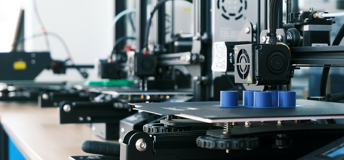 Printing the world – 3D additive manufacturing technology in Berlin. 3D printing, or more accurately additive manufacturing, is an upcoming industry in Berlin.