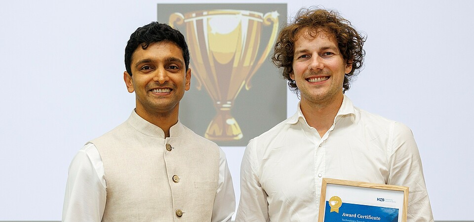 The HZB Technology Transfer Award 2025 goes to Siddhartha Garud (left) and Kevin J. Prince (right).