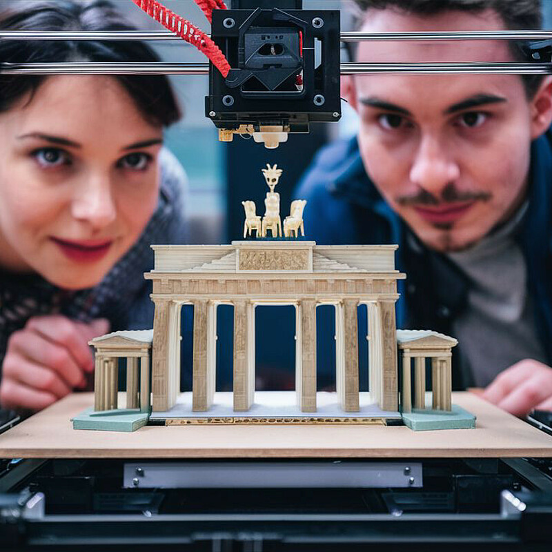 The Brandenburg Gate in a 3D printer